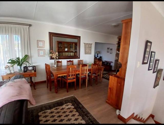 4 BEDROOM HOUSE FOR SALE IN FRAAIUITSIG